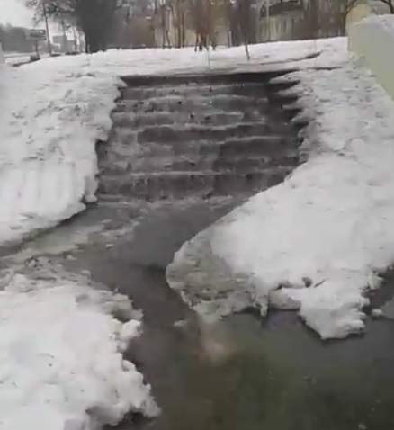 В Харькове найден водопад. Горячая вода струиться по ступенькам (Видео)