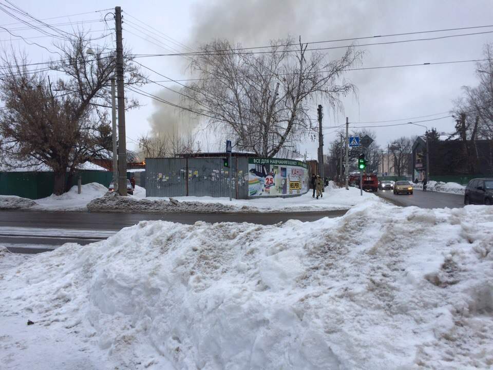 В Харькове пылает частный дом (Фото)