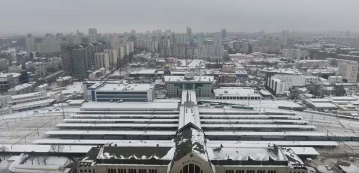 Съемка квадрокоптером: Киевский ж/д вокзал с высоты птичьего полета (Видео)