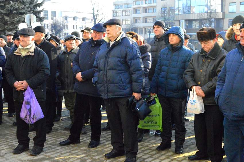Жители Ивано-Франковска вышли на митинг с лозунгами: "Банду геть!"