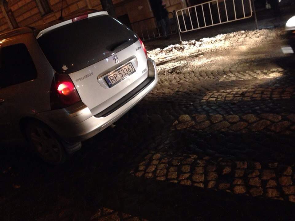 Во Львове автомобиль сбил пешехода: пострадавший госпитализирован (фото)