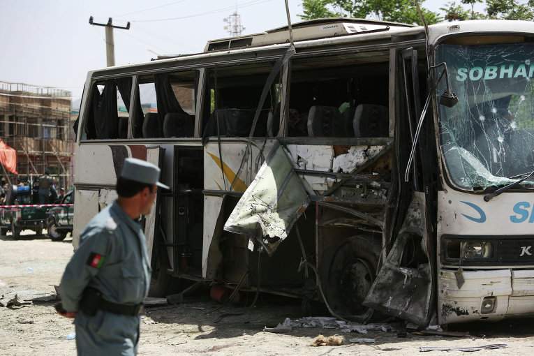 В Афганистане в результате взрыва на заминированном участке автобуса погибли 12 человек