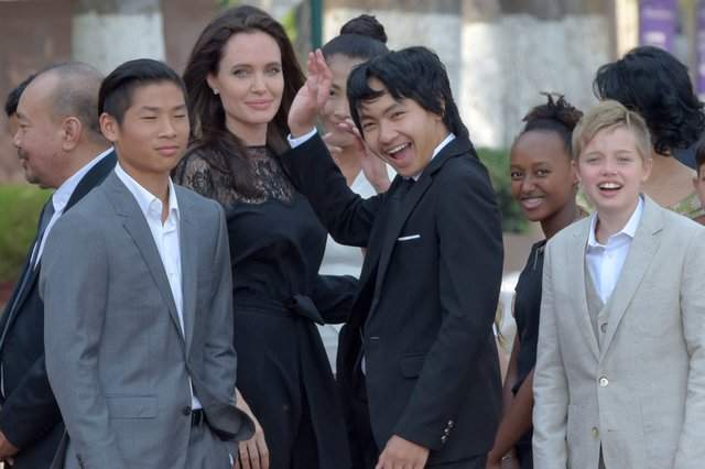 Анджелина Джоли оправилась от развода и вышла в свет (фото)