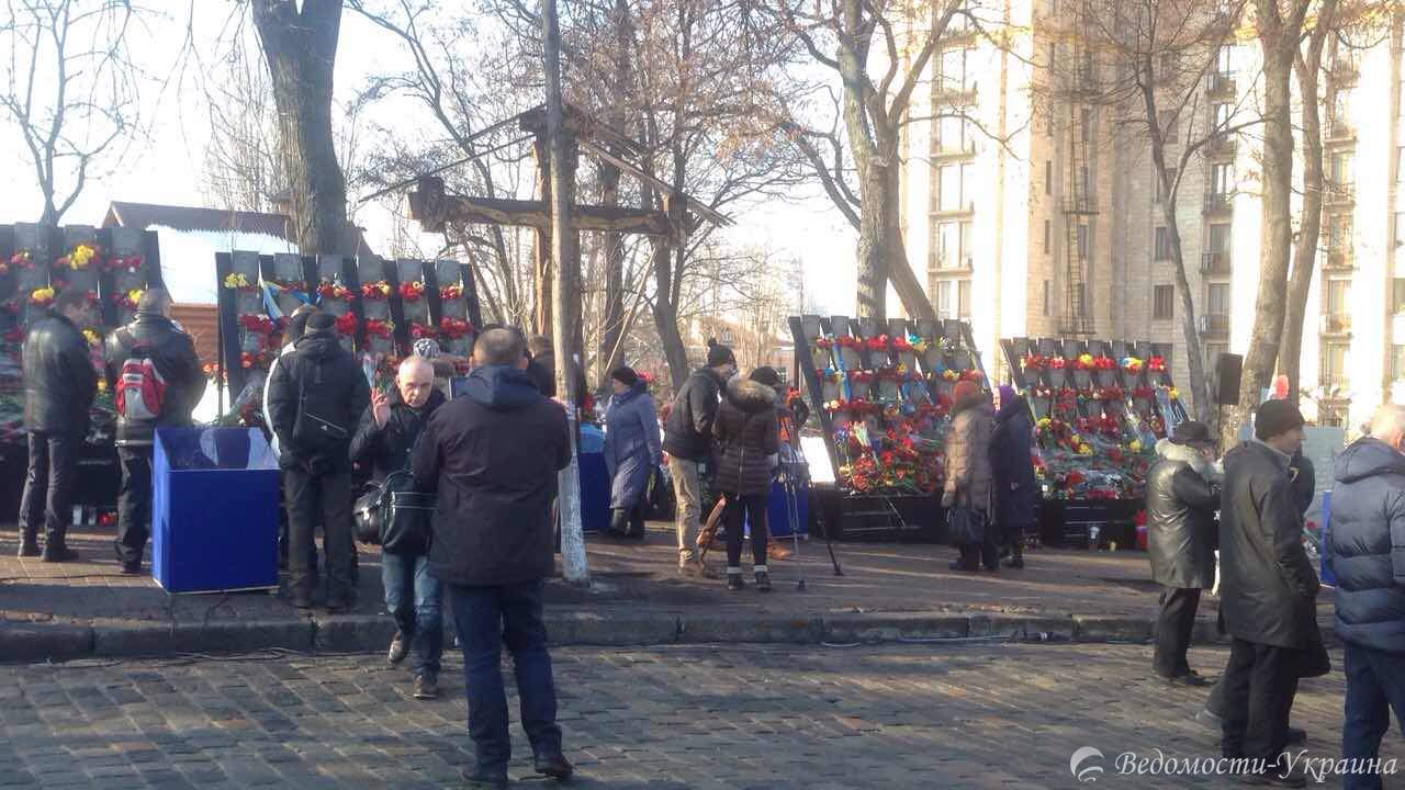 В Киеве чтят память Героев Небесной сотни (фото, видео)