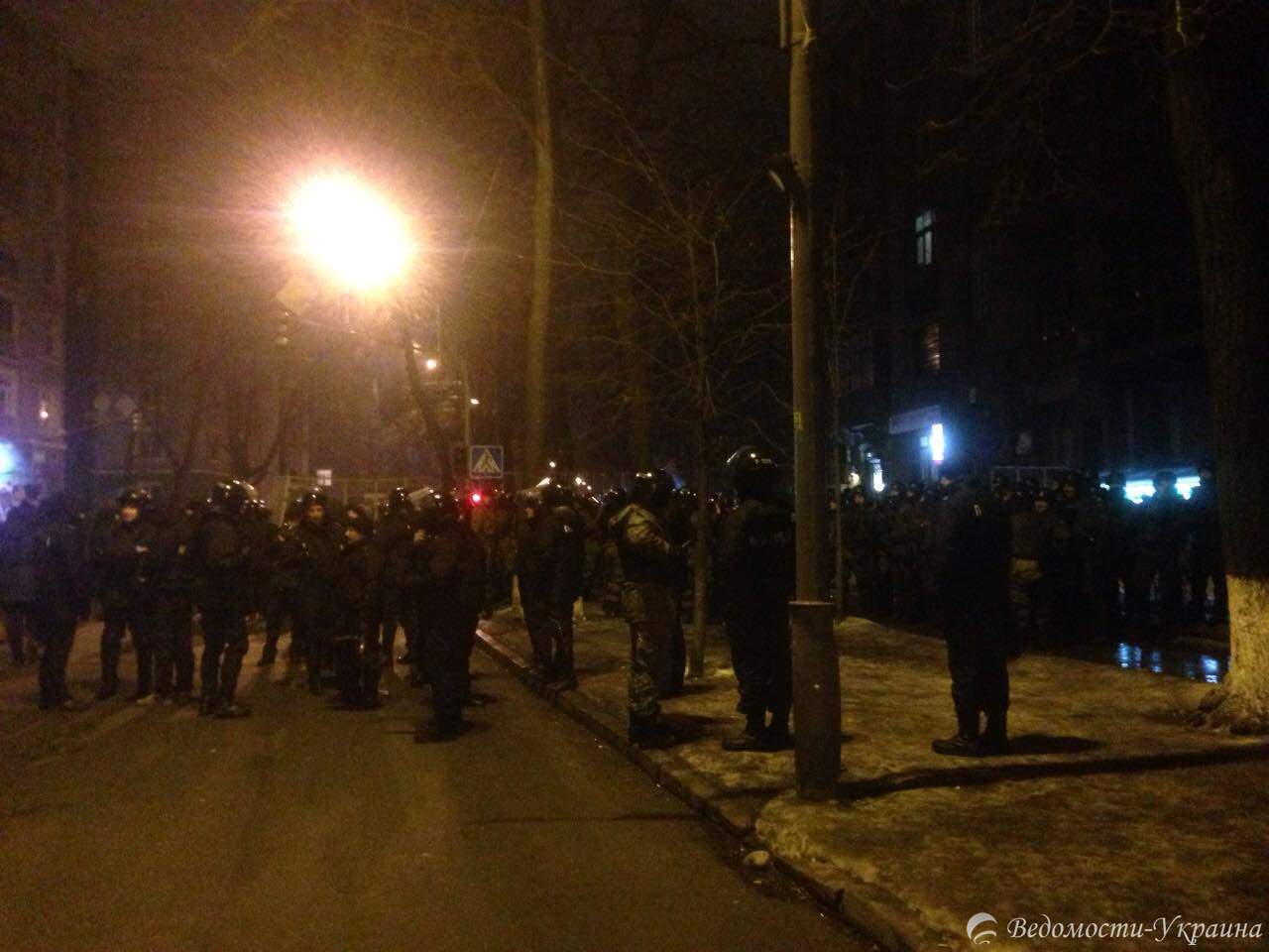 Правительственный квартал в Киеве окружен силовиками (Фото)
