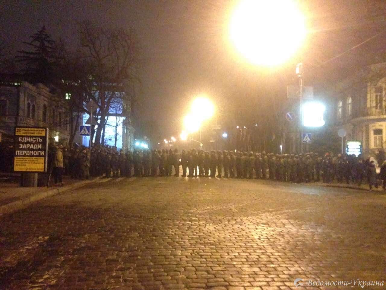Правительственный квартал в Киеве окружен силовиками (Фото)