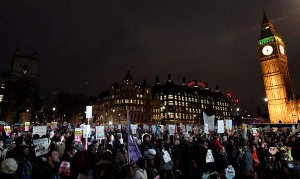 В Соединённом Королевстве тысячи митингующих требовали не пускать Трампа к Королеве Елизавете