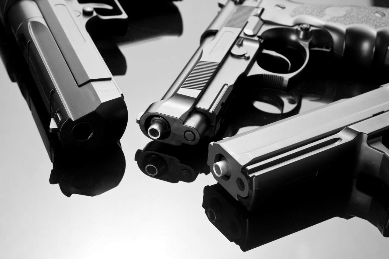 Трое мужчин в балаклавах обстреляли кафе в Запорожье