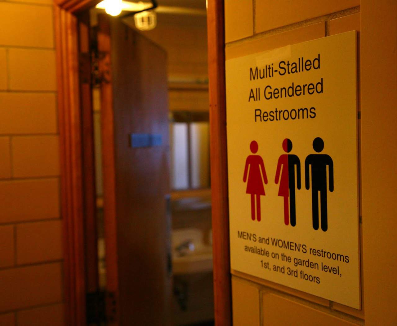 Трамп отменил закон Обамы о трансгендерных туалетах