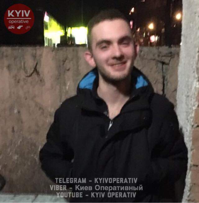 В Киеве пьяный экс-гаишник на «Ниссан» устроил театр одного актёра (фото)