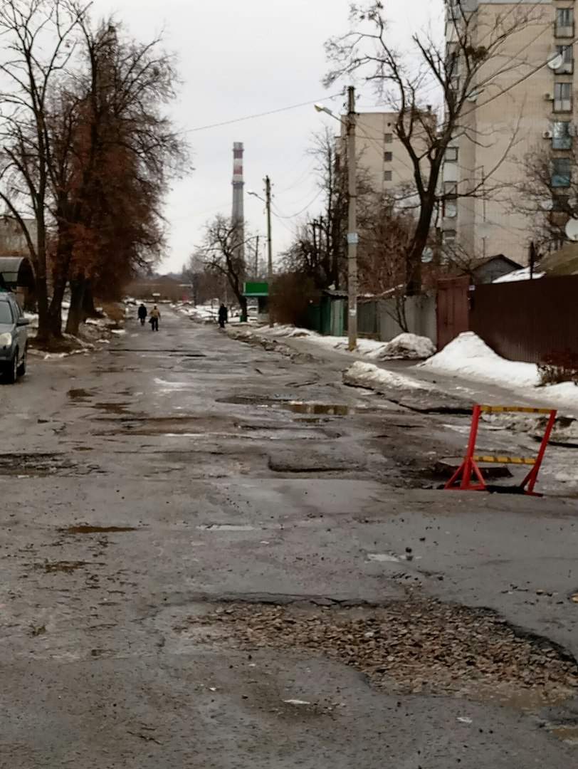 Харьковчане жалуются на качество дороги, которая не ремонтируется уже несколько лет (Фото)