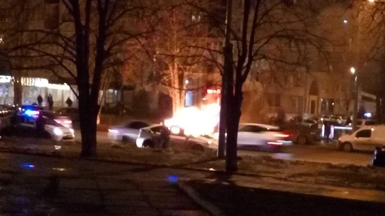 В Харькове полностью сгорел Porsche Cayenne (Фото)