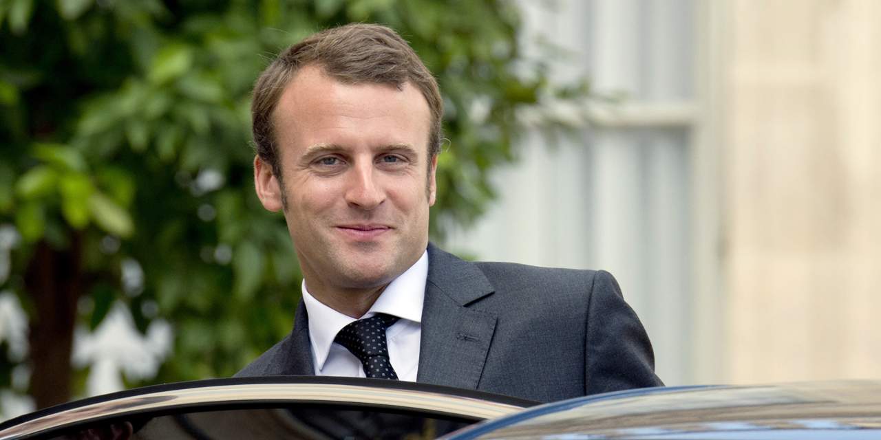Потенциальный президент Франции получил яйцом в глаз от электората (видео)