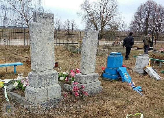 В Волынской области злоумышленник изуродовал три десятка надгробий (фото)