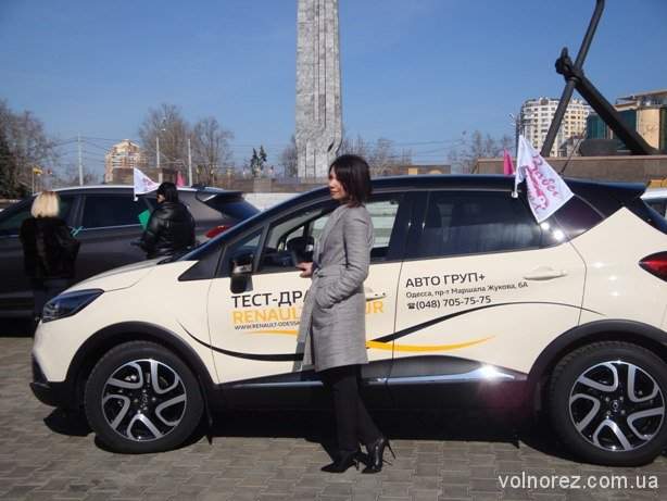 В Одессе женщины-водители всему городу продемонстрировали свои навыки вождения (фото, видео)