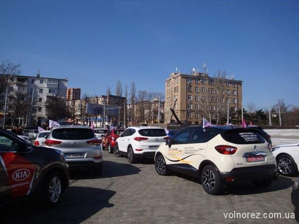 В Одессе женщины-водители всему городу продемонстрировали свои навыки вождения (фото, видео)