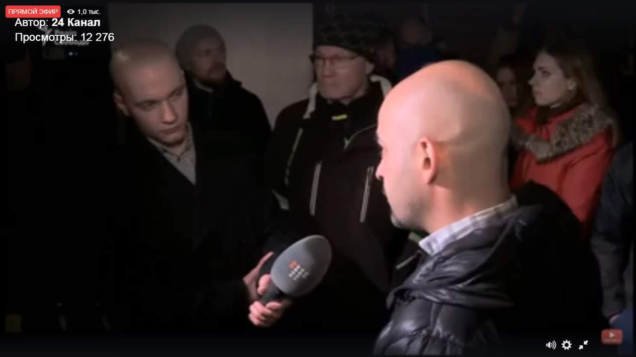 Депутат под зданием суда призывает людей выйти на протест против судебной системы Украины (видео)