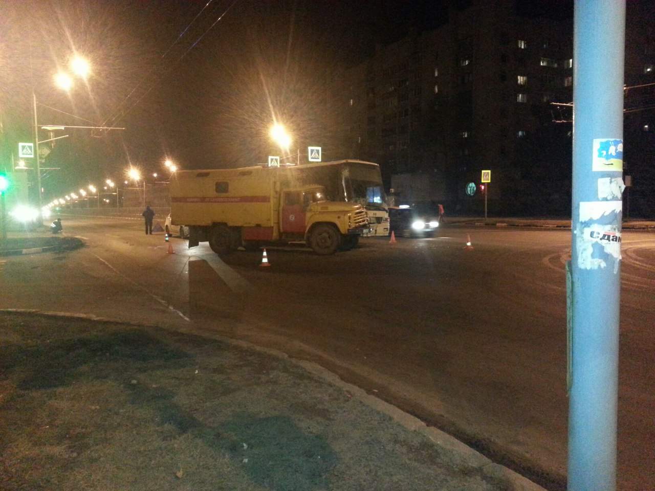 В Харькове столкнулись автомобиль газовой службы и автобус (Фото)