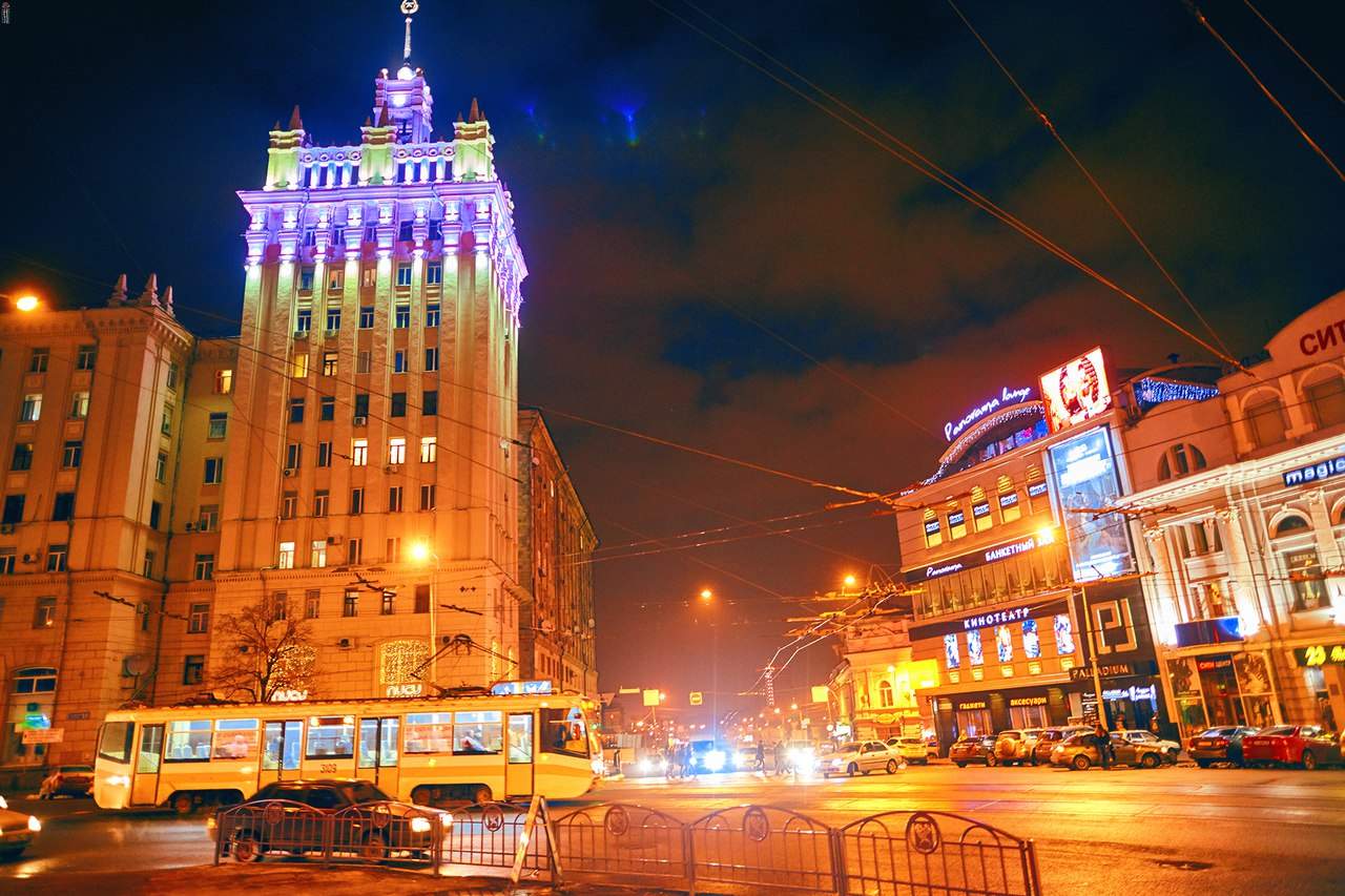 Яркий вечерний центр Харькова (Фото)