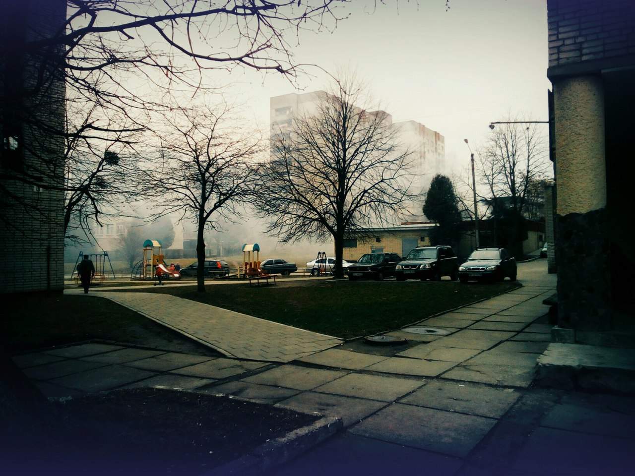 Львовский двор окутал густой дым от пожара (Фото) 