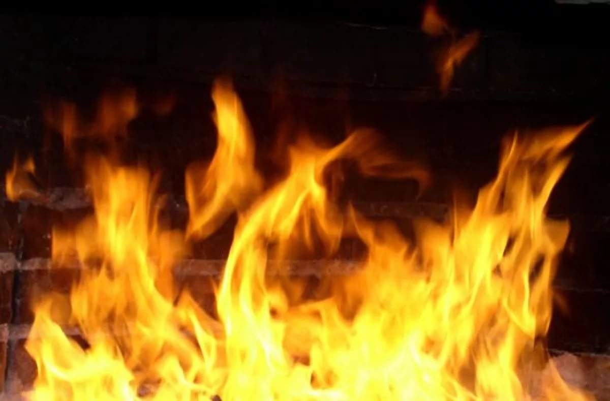 В Черкассах сгорел магазин  пиротехники и мебели (Видео)