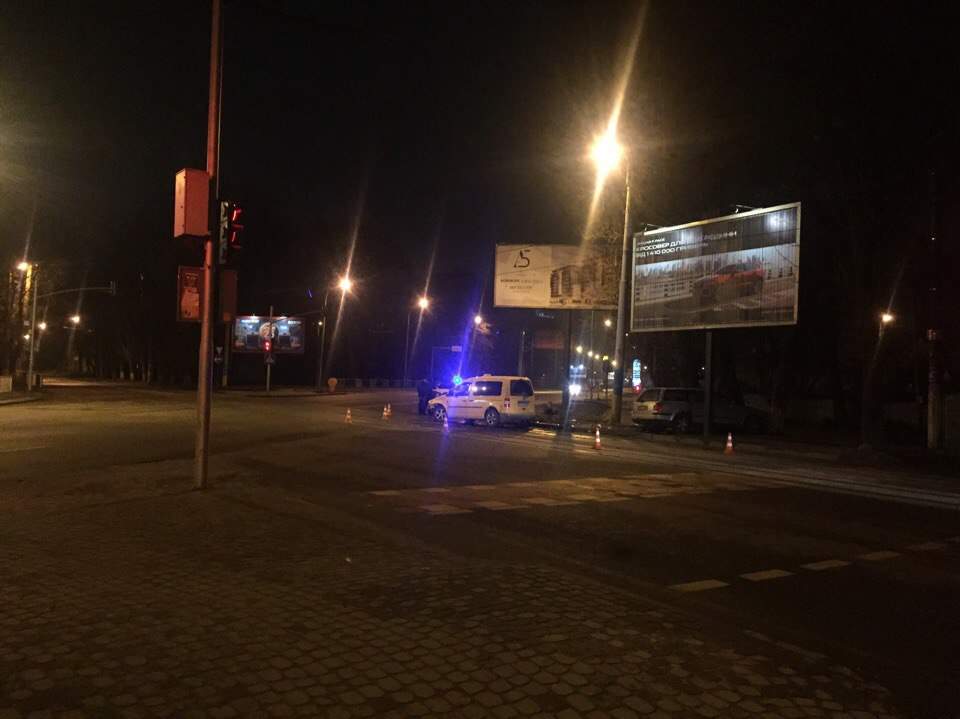 Во Львове произошло ДТП с участием автомобиля службы такси (Фото) (Видео)