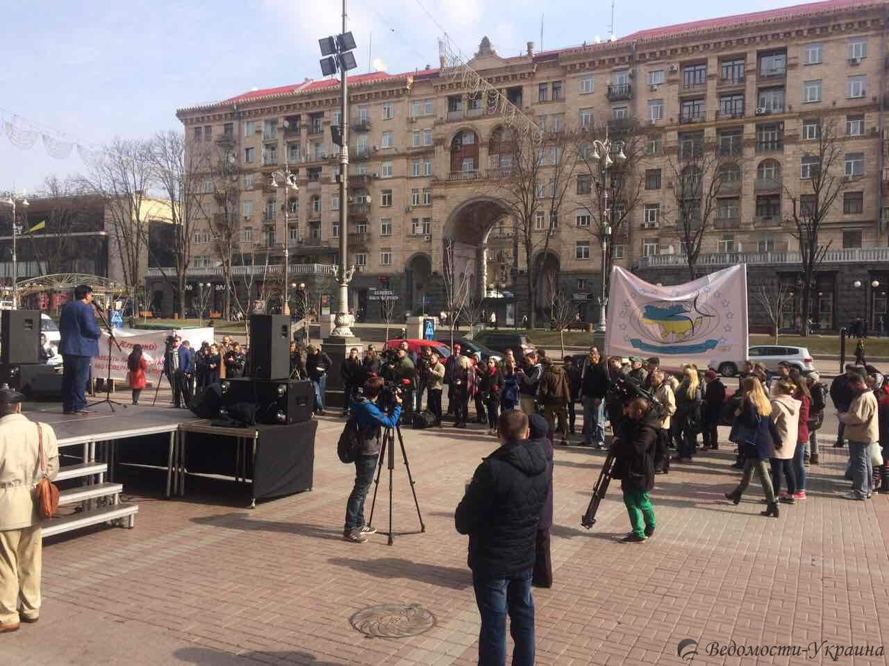 Под зданием Киевской городской рады протестующие требуют Кличко отремонтировать дороги (фото, видео)