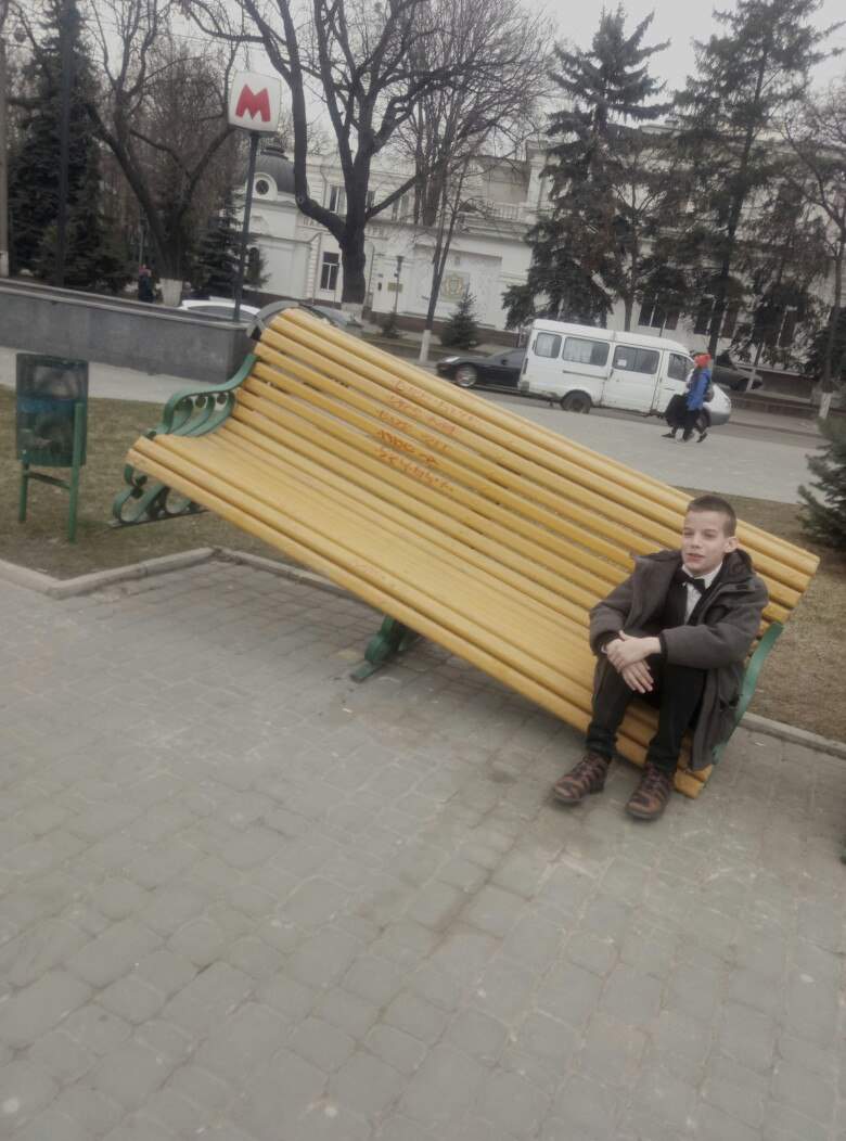 Фотофакт: в центре Харькова установила скамейку-карусель