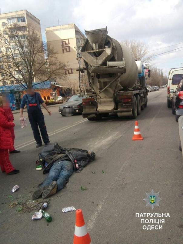 В результате жуткого ДТП в Одессе погиб пешеход (Фото)