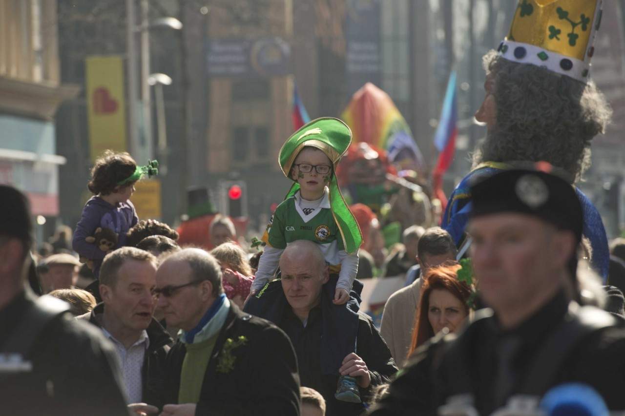 Ирландцы всего мира принарядились в зелёный и вышли на улицы (фото)