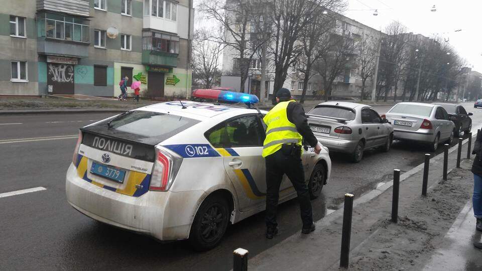 Во Львове пьяный водитель за рулём "Lanos" протаранил "Ford" (фото)