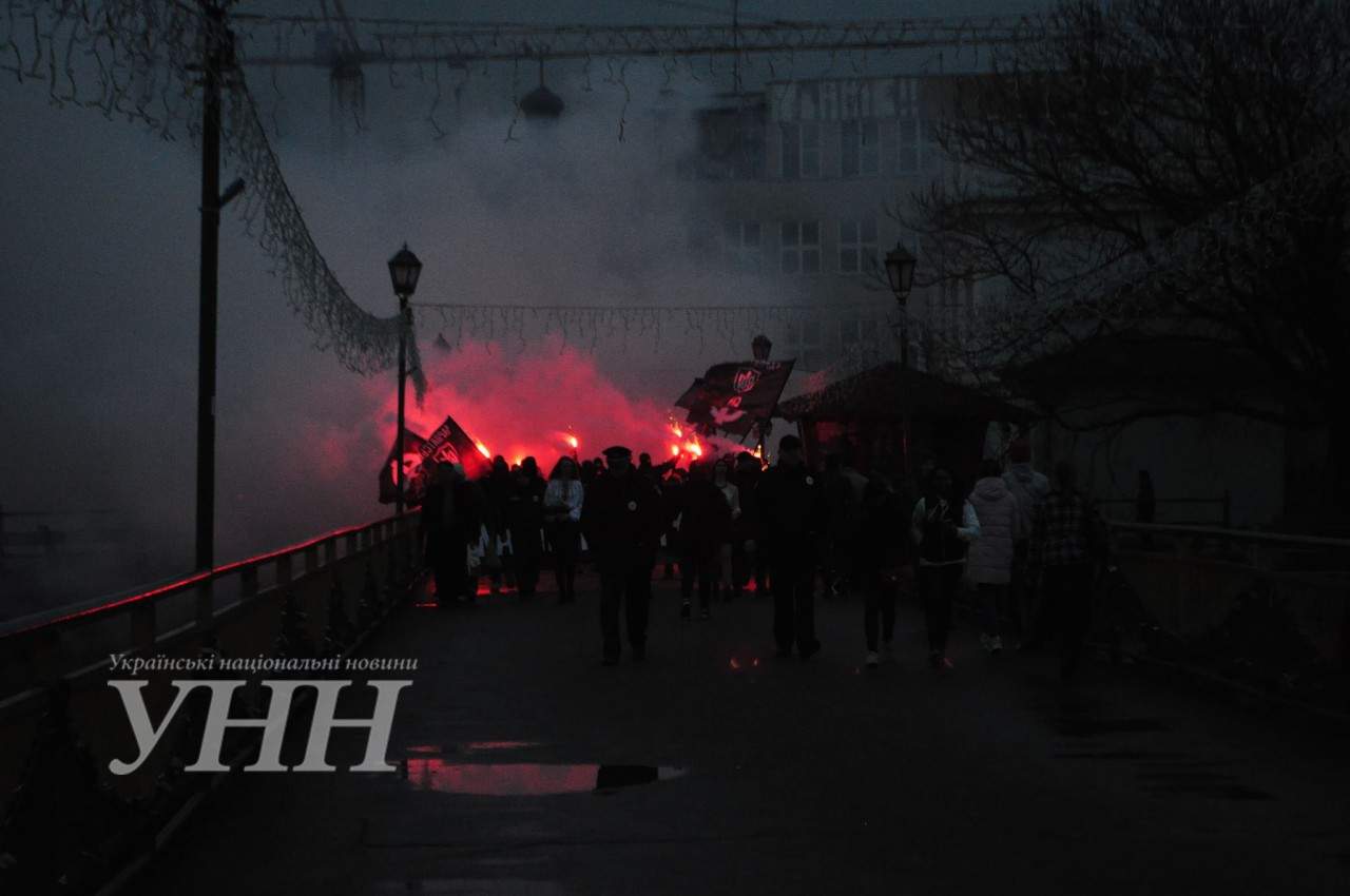 В Ужгороде активисты прошли маршем в честь героев-защитников Украины (фото)