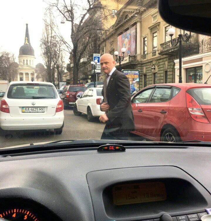 Фотофакт: Геннадий Труханов жёстко нарушает ПДД прямо в центре Одессы (фото) 