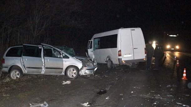 На трассе Житомир-Черновцы произошло тройное ДТП: пострадали четыре человека (фото)