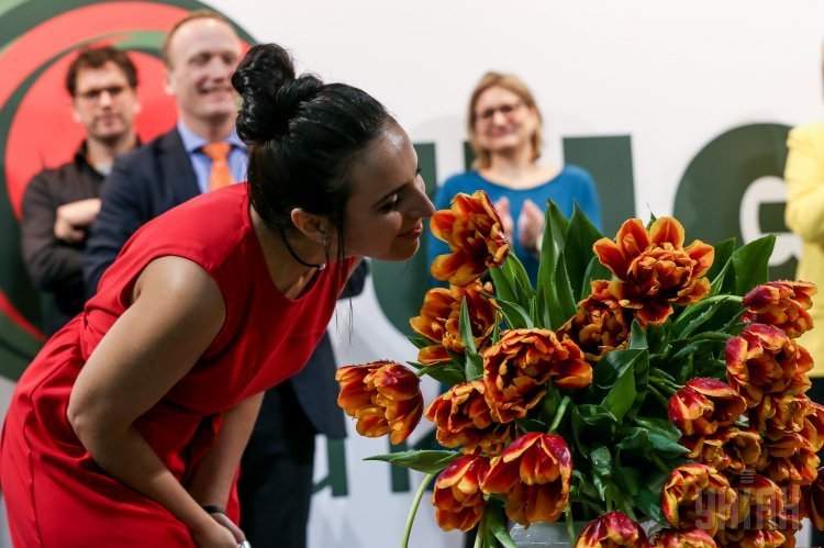 Голландская фирма назвала тюльпаны  на честь Джамалы (Фото)