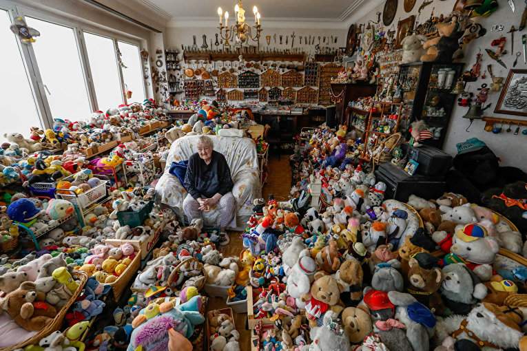 Жительница Бельгии обладает коллекцией из 20 тысяч мягких и пластиковых игрушек (Фото)