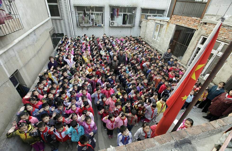 В одной из китайских школ в результате давки погибли 2 ученика