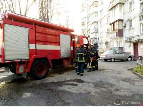 В Одессе из-за мусора чудом не сгорел многоэтажный жилой дом (Фото)