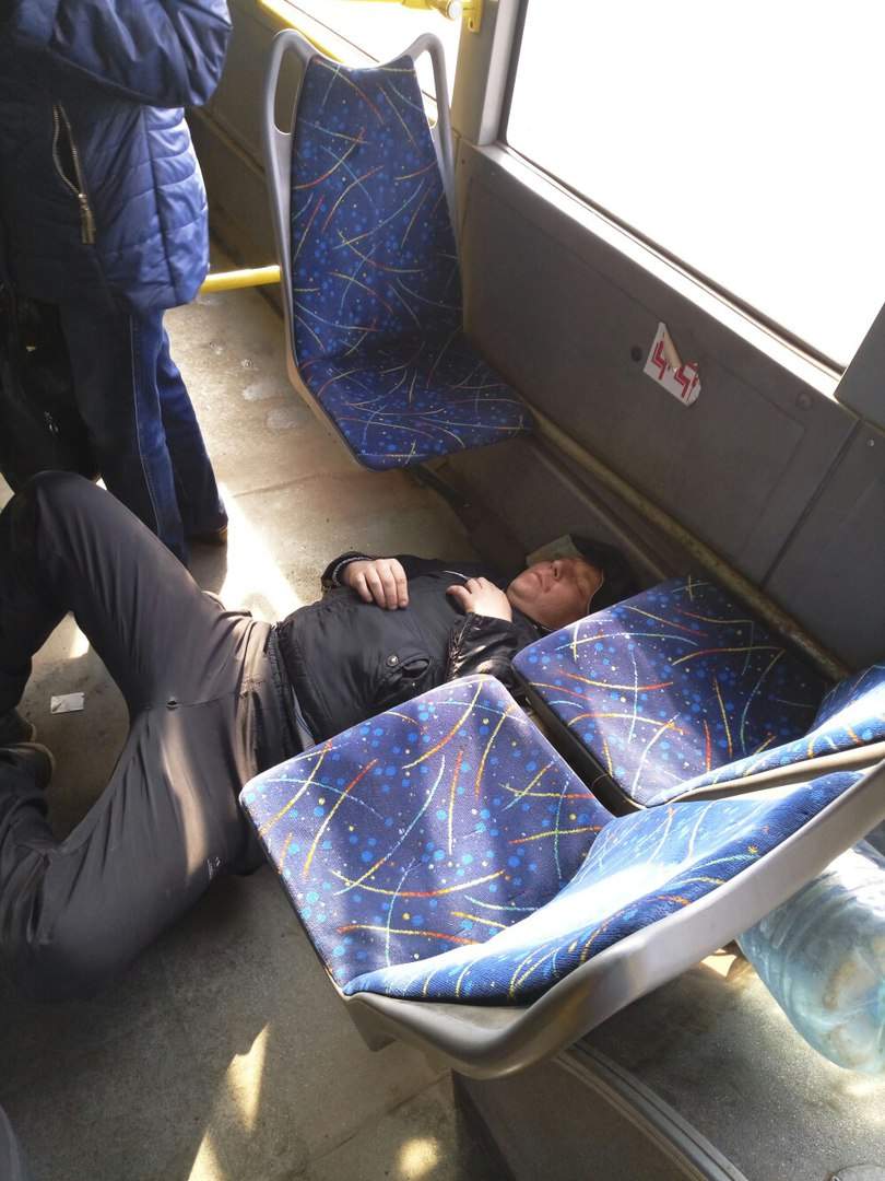 В Харькове безразличие водителя троллейбуса могло стоить жизни человеку (Фото)