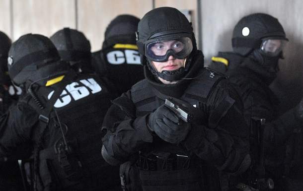 В Запорожье сотрудники СБУ задержали двух полицейских на сбыте наркотиков (Видео)