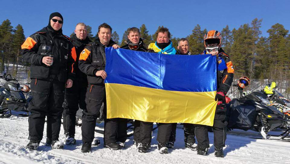 Фотофакт: депутаты развернули флаг Украины за полярным кругом