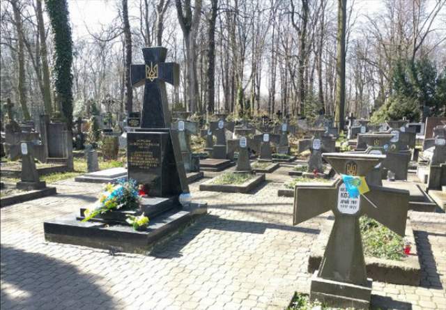 Делегация ВР почтила память воинов УНР в Польше (фото)