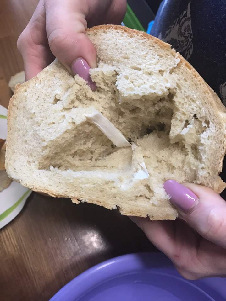На Одесчине жительница Аккермана обнаружила в хлебе ошмётки целлофана (фото)