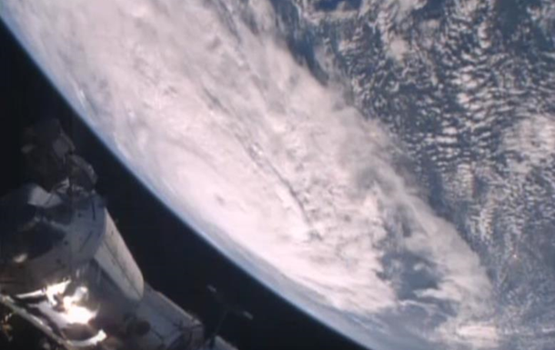 Вид из космоса на циклона Дебби (Видео) 