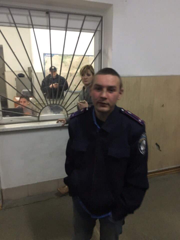 Игры с переодеваниями: во Львове "сорвали маски" с полицейских-аферистов (фото)