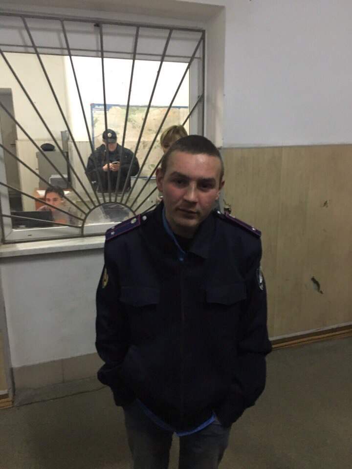 Игры с переодеваниями: во Львове "сорвали маски" с полицейских-аферистов (фото)