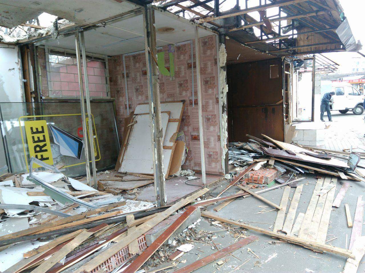 Фотофакт: в Киеве прошел очередной демонтаж МАФов