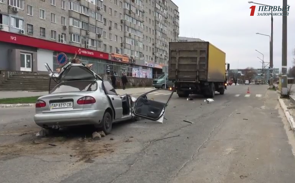 В Запорожской области в жутком ДТП погиб региональный управляющий "Ощадбанка" (фото, видео)