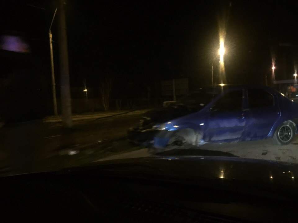 Во Львове во время движения у автомобиля оторвало колесо (фото)