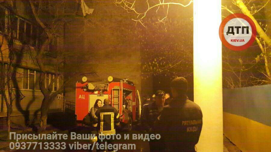 В Киеве пожар охватил почти всю многоэтажку (Фото) 